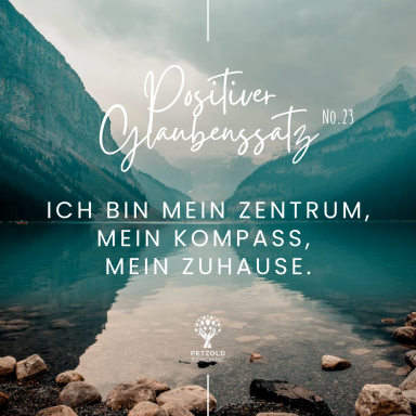 Ein inspirierendes Zitat über Selbstvertrauen vor einer Berglandschaft.